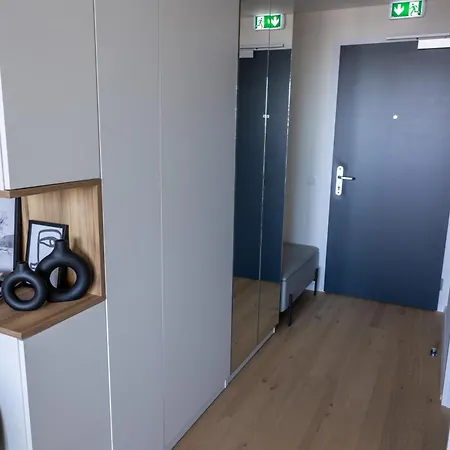 Leon - Exclusive, Balcony & Garage Parking Apartment Bratislava