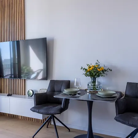 Leon - Exclusive, Balcony & Garage Parking * Bratislava