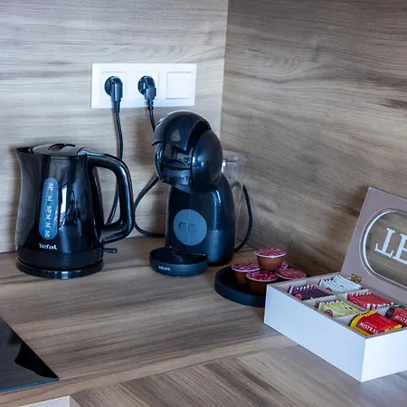 Leon - Exclusive, Balcony & Garage Parking Apartment Bratislava