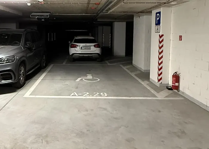 Leon - Exclusive, Balcony & Garage Parking Apartman *