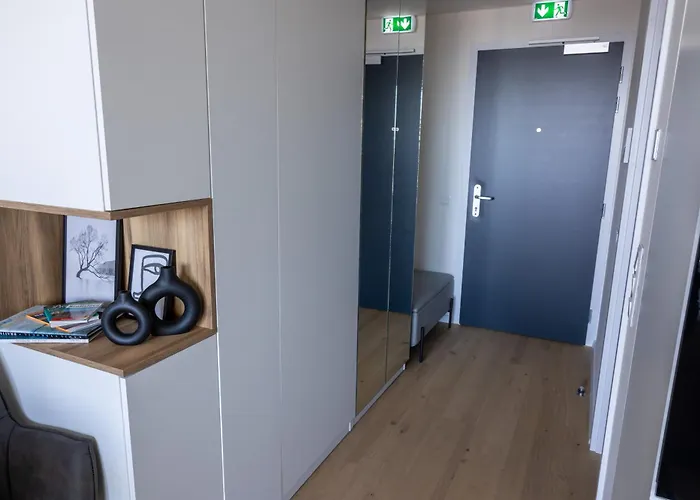 Leon - Exclusive, Balcony & Garage Parking Apartman Pozsony