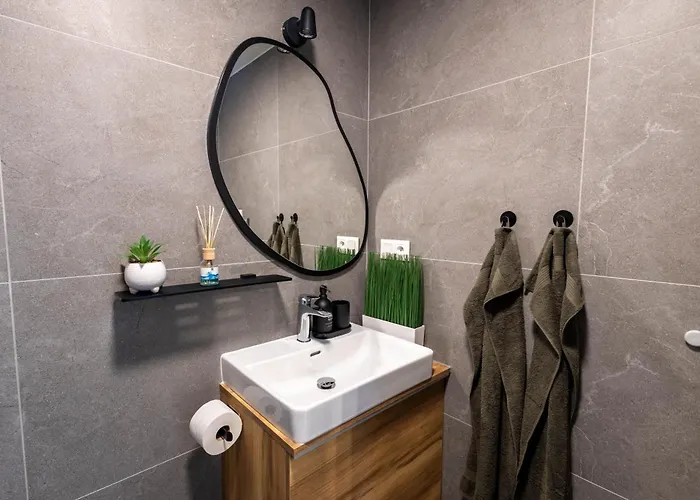 Leon - Exclusive, Balcony & Garage Parking * Pozsony