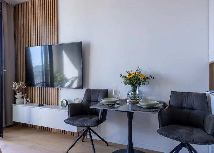 Leon - Exclusive, Balcony & Garage Parking * Bratislava