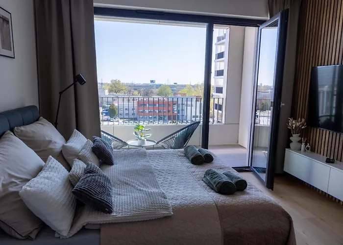 Apartment Leon - Exclusive, Balcony & Garage Parking