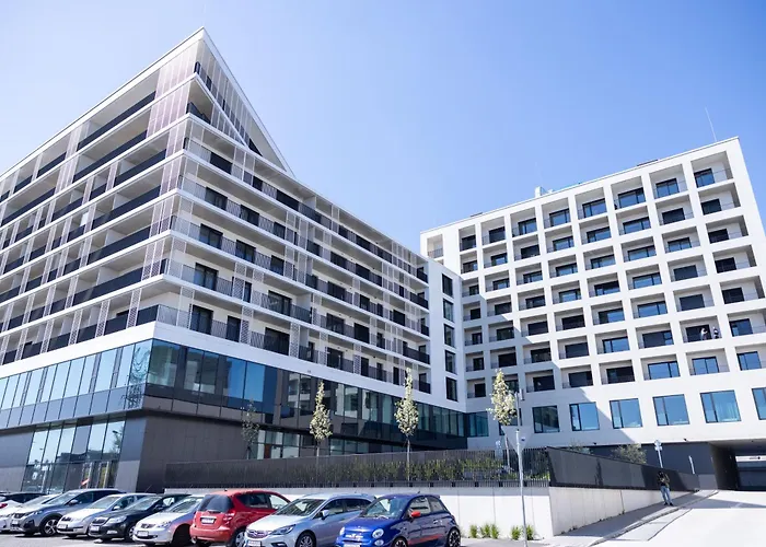 Apartment Leon - Exclusive, Balcony & Garage Parking Bratislava