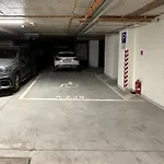 Leon - Exclusive, Balcony & Garage Parking Lejlighed *