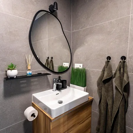 Leon - Free Garage Parking * Bratislava