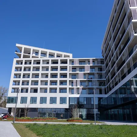 Leon - Exclusive, Balcony & Garage Parking