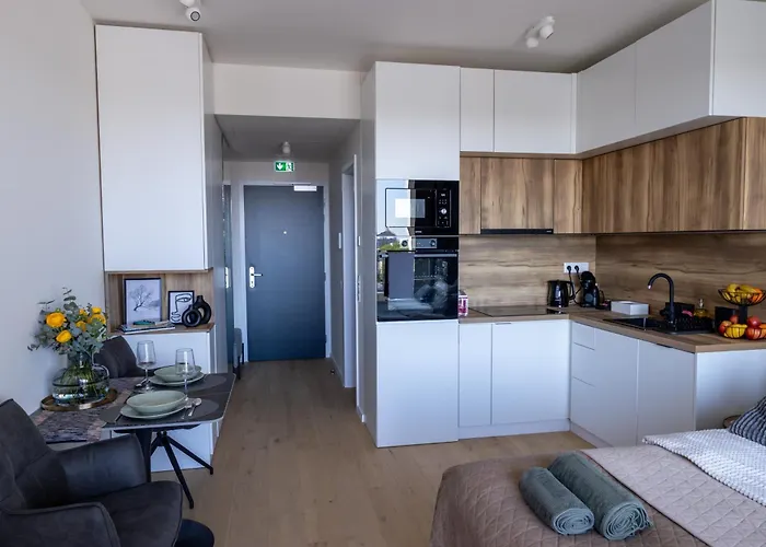 Leon - Exclusive, Balcony & Garage Parking